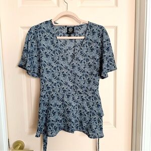 Blue floral bobeau top